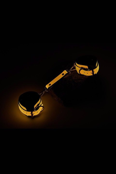 RADIANT HANDCUFF GLOW IN THE DARK ORANGE RADIANT HANDCUFF GLOW IN THE DARK ORANGE