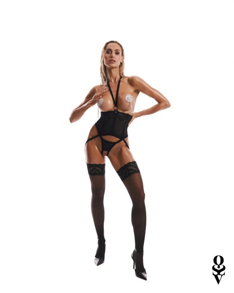 Zmysłowy komplet gorset i stringi Obsessive Alliane – kobieta w pozie Zmysłowy komplet gorset i stringi Obsessive Alliane – kobieta w pozie