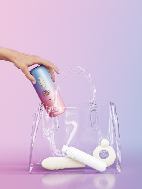 Cały zestaw Lovense Spinel: 3 głowice, uchwyt, przyssawka i kabel ładujący.