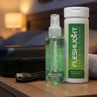 Fleshlight Care Kit – Zestaw Pielęgnacyjny: Płyn Czyszczący i Puder Odnawiający