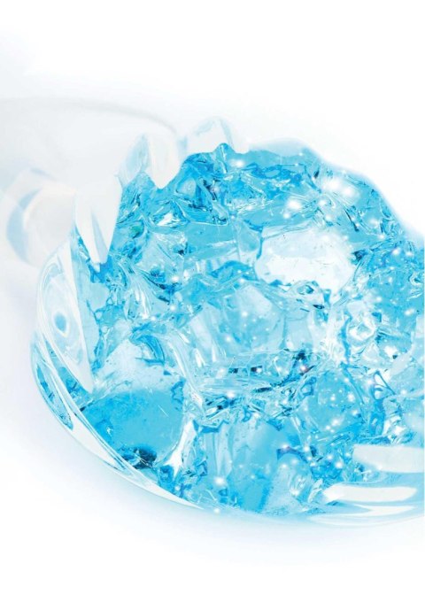 Zbliżenie na duży kryształ w podstawie korka analnego.