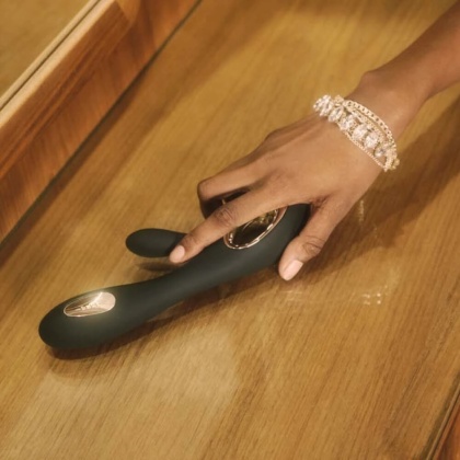 LELO Soraya Wave™ Black – Luksusowy Wibrator Rabbit z Technologią WaveMotion™