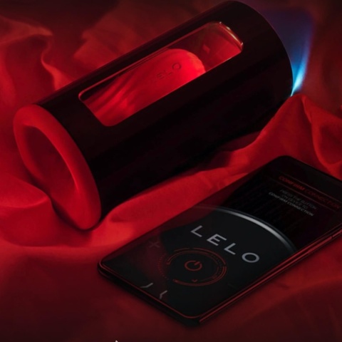 Aplikacja LELO na smartfonie połączona z masturbatorem F1s V2